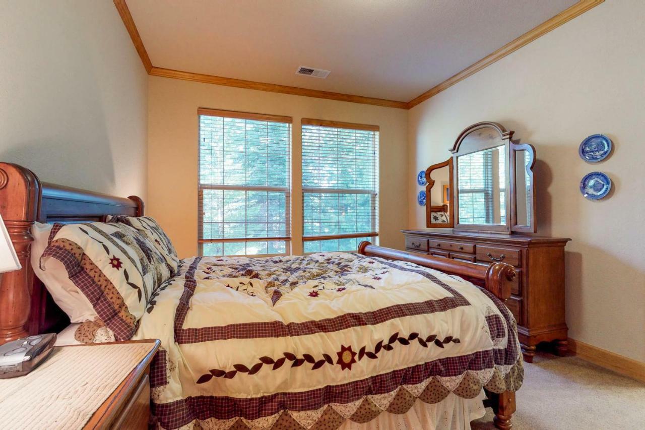 New England Cottage Shaver Lake Bagian luar foto
